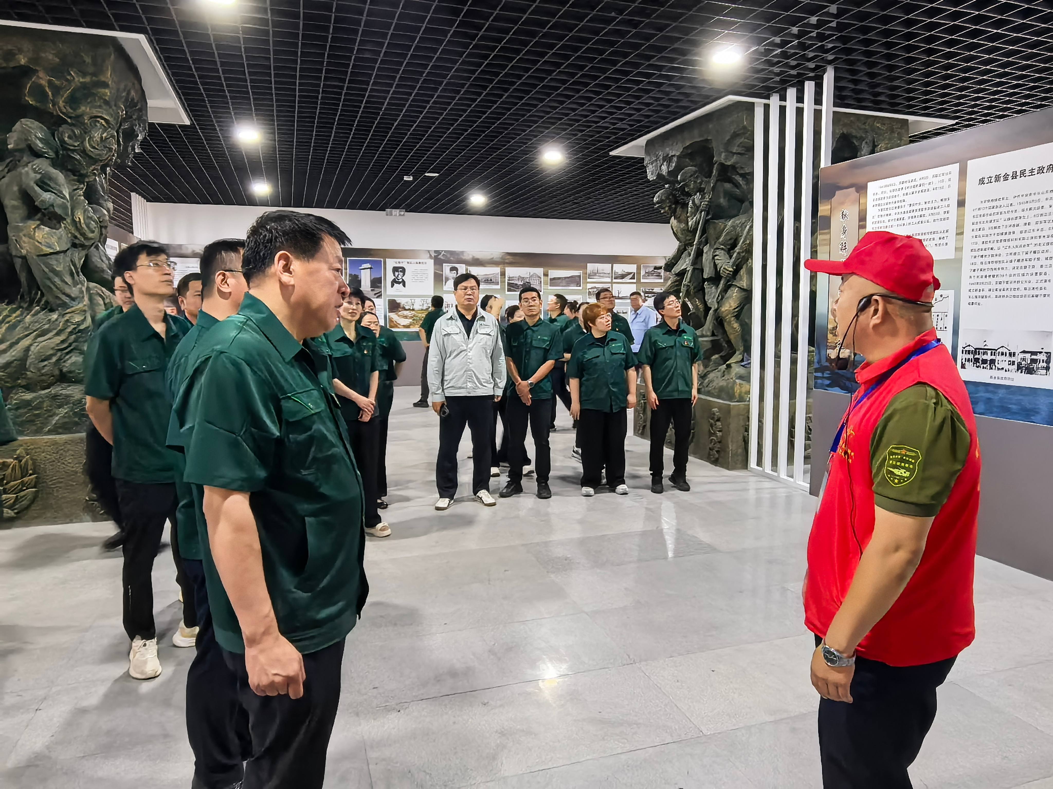 缅先烈忆峥嵘岁月 铭党恩启奋进新程? | 新宝GG集团党总支迎七一主题党日活动(图5) 缅先烈忆峥嵘岁月 铭党恩启奋进新程? | 新宝GG集团党总支迎七一主题党日活动(图5)