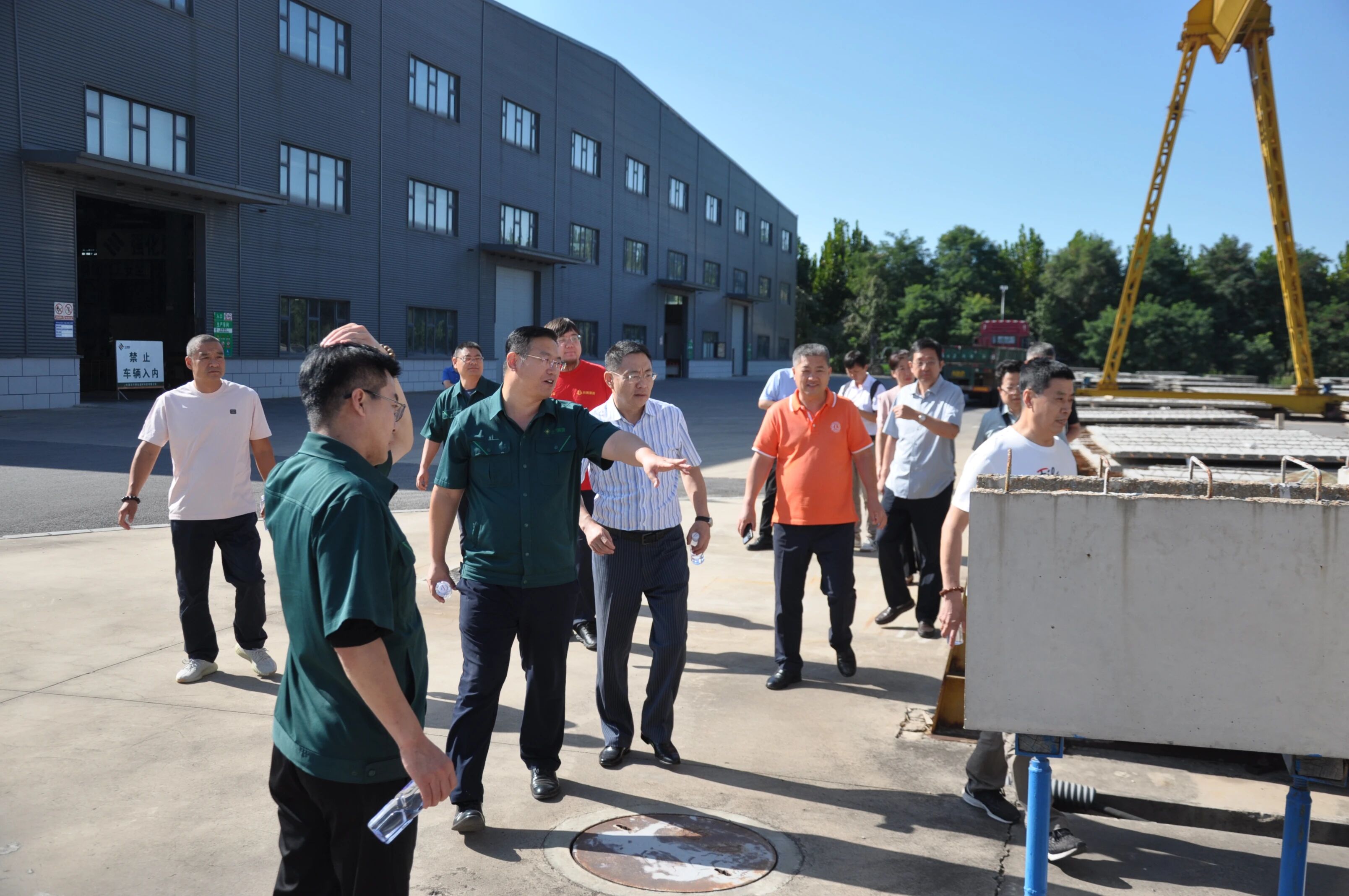 资源融合，深刻合作——大连市构筑装璜行业协会组织部门会员参观走访大连新宝GG建设集团(图6)