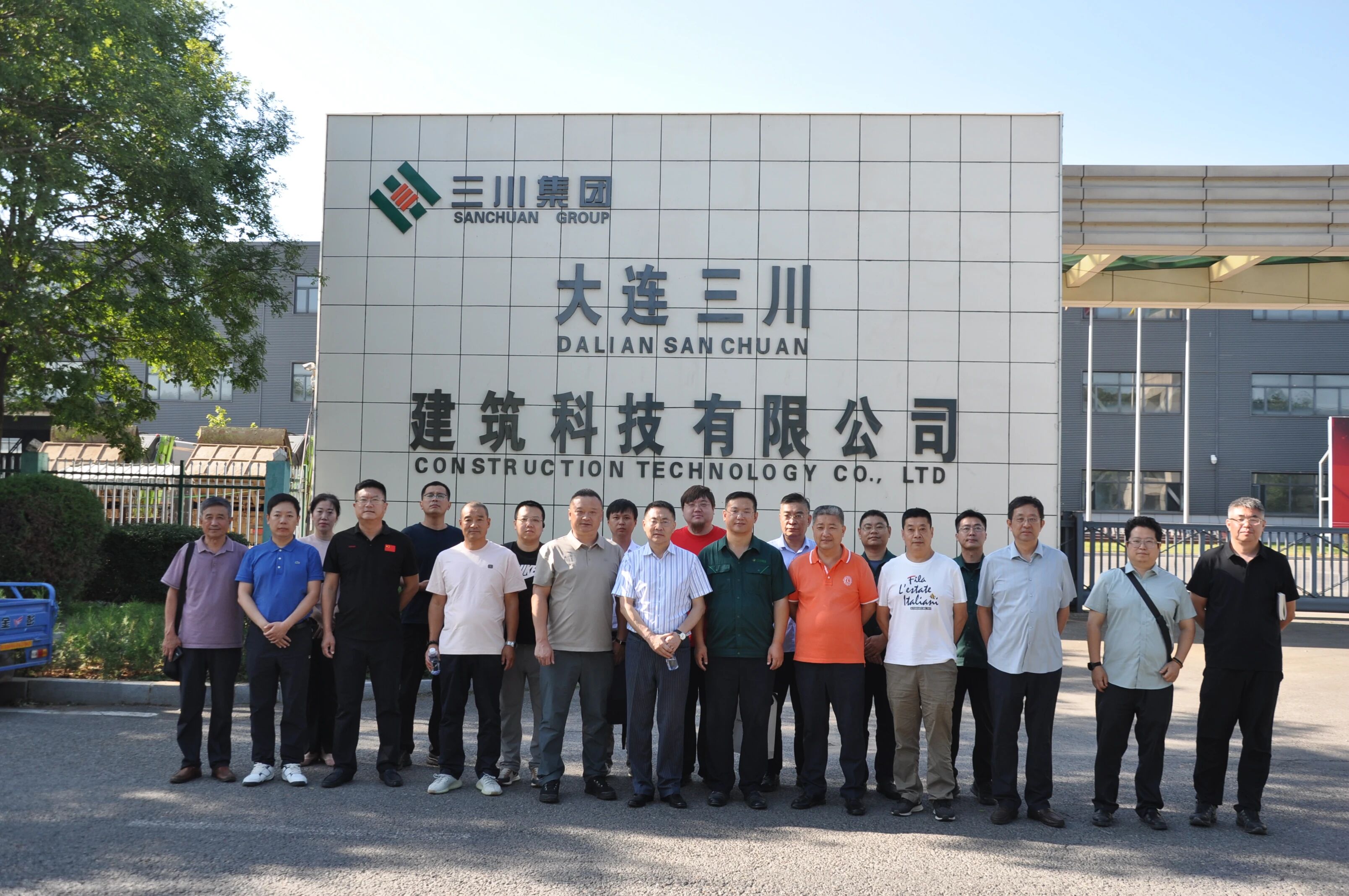 资源融合，深刻合作——大连市构筑装璜行业协会组织部门会员参观走访大连新宝GG建设集团(图10)
