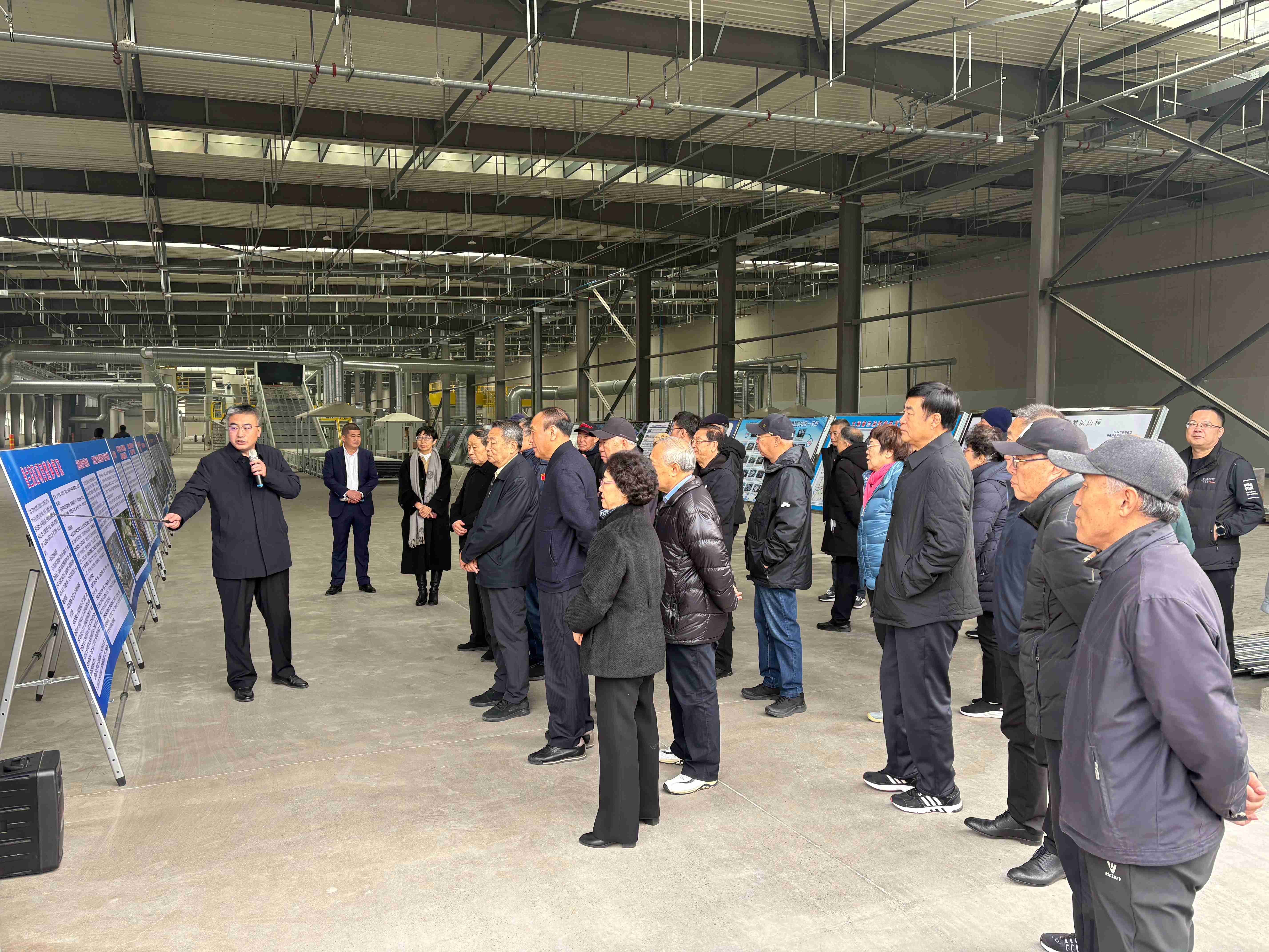 大连市老干部调研大连新宝GG集团循环经济产业园 点赞绿色发展新实际(图3) 大连市老干部调研大连新宝GG集团循环经济产业园 点赞绿色发展新实际(图3)