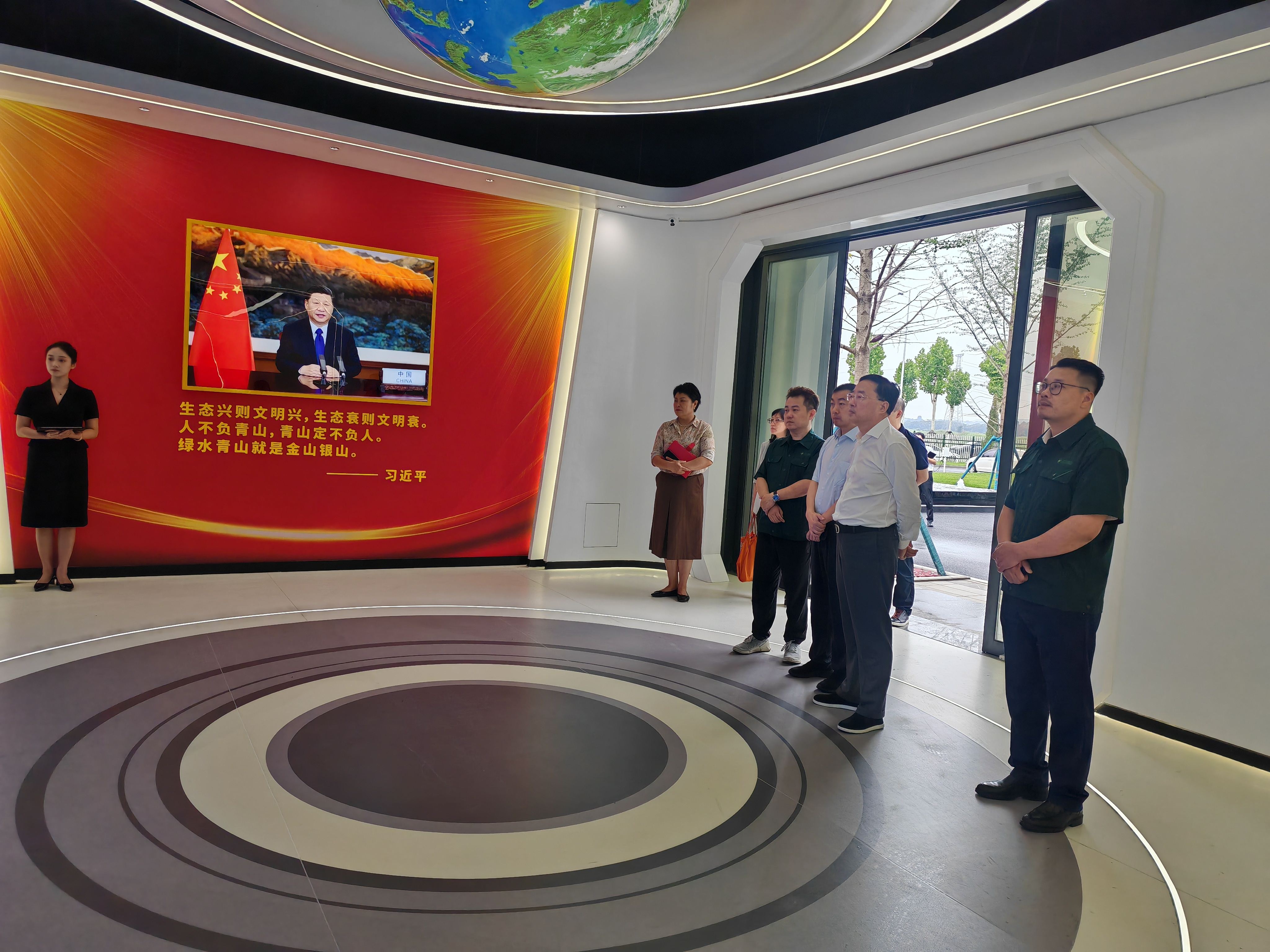 银企携手聚力 赋能循环新发展 ——交通银行大连分行辅导一行光临新宝GG集团参观互换(图1) 银企携手聚力 赋能循环新发展 ——交通银行大连分行辅导一行光临新宝GG集团参观互换(图1)