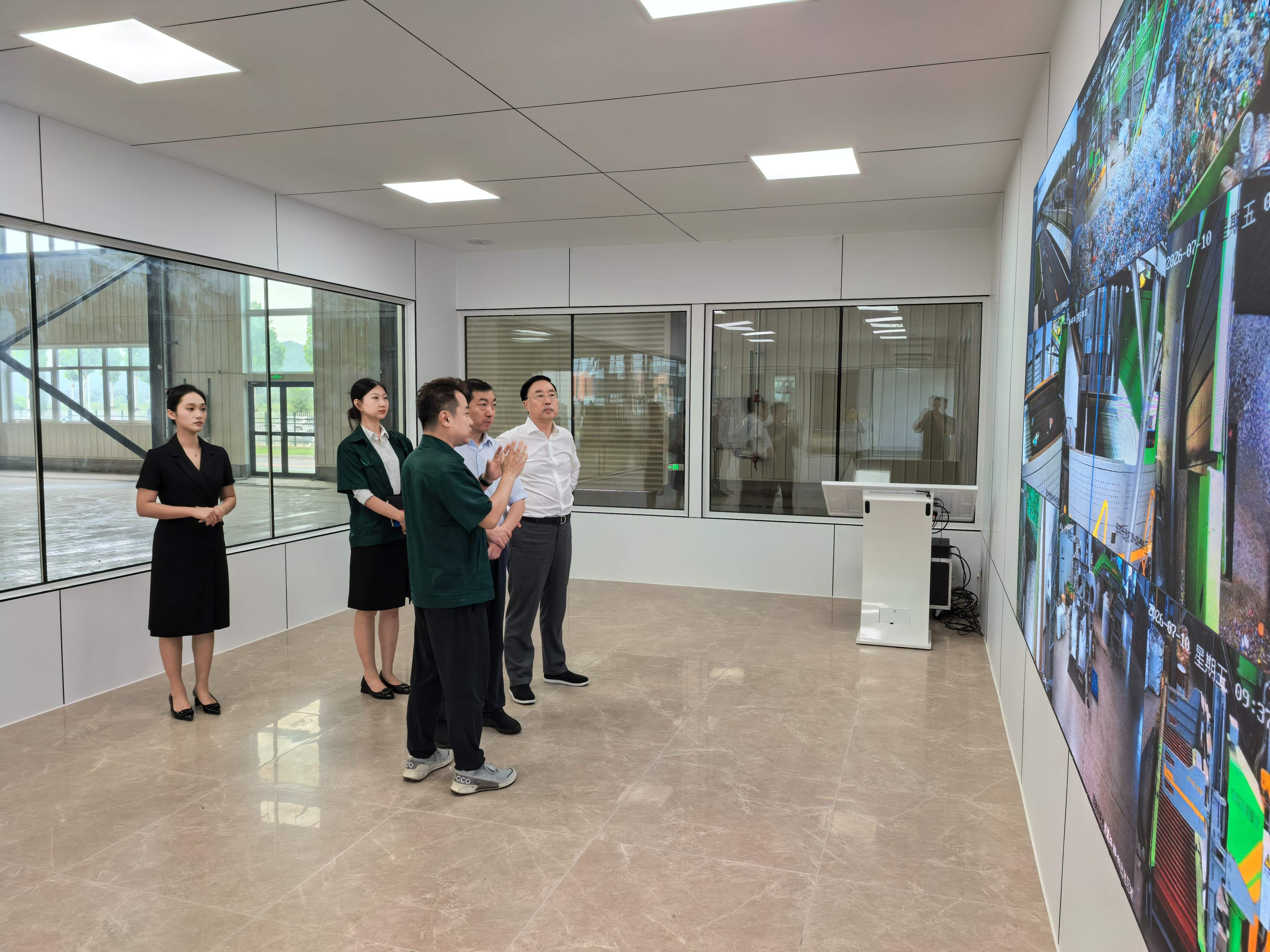 银企携手聚力 赋能循环新发展 ——交通银行大连分行辅导一行光临新宝GG集团参观互换(图4) 银企携手聚力 赋能循环新发展 ——交通银行大连分行辅导一行光临新宝GG集团参观互换(图4)
